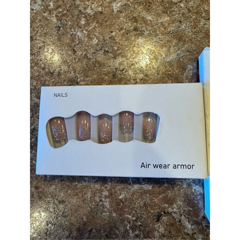 Woman’s artificial nails bundle - Picture 3 of 3
